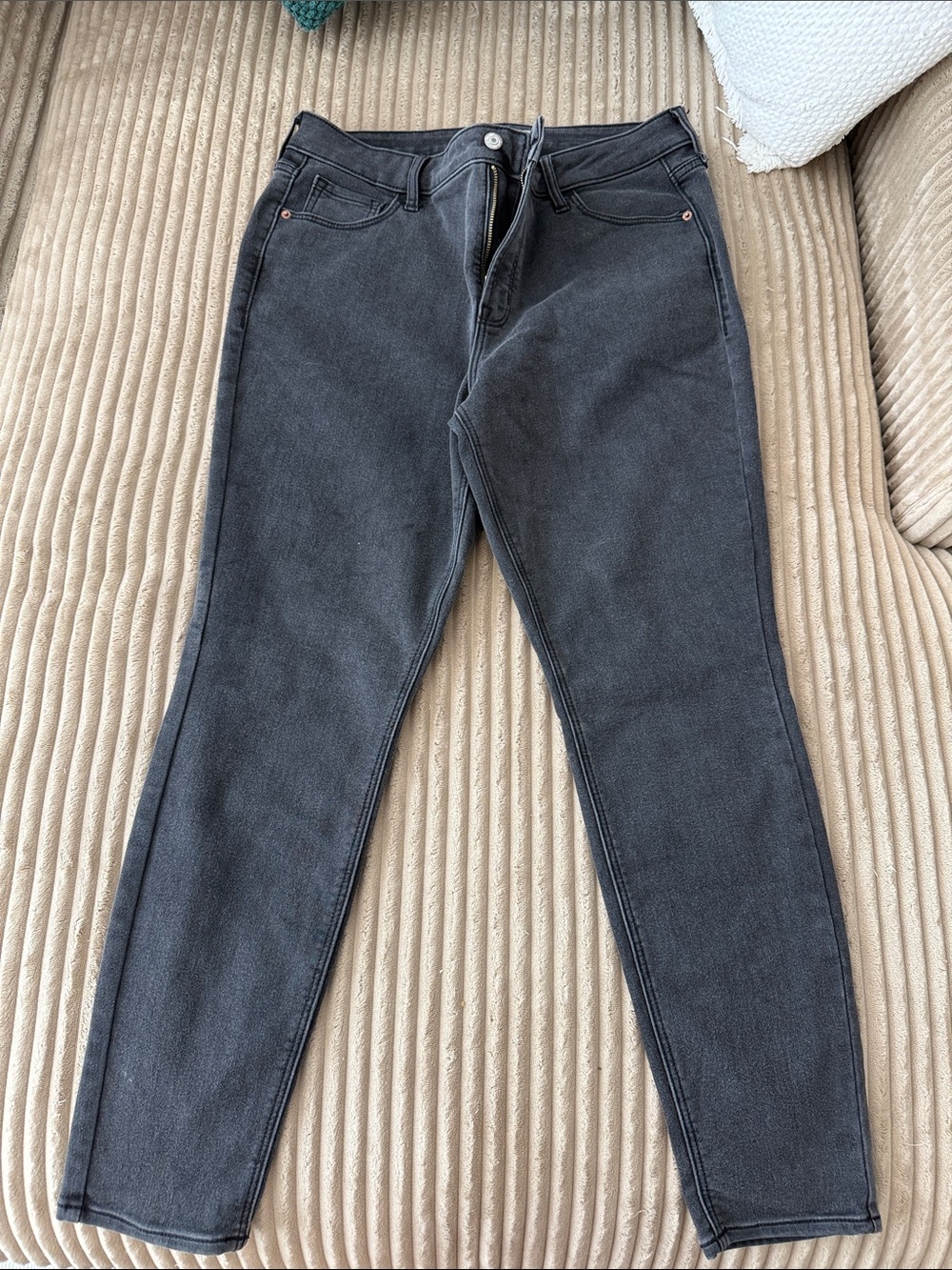 Old Navy Women's Skinny Jeans in Faded Black